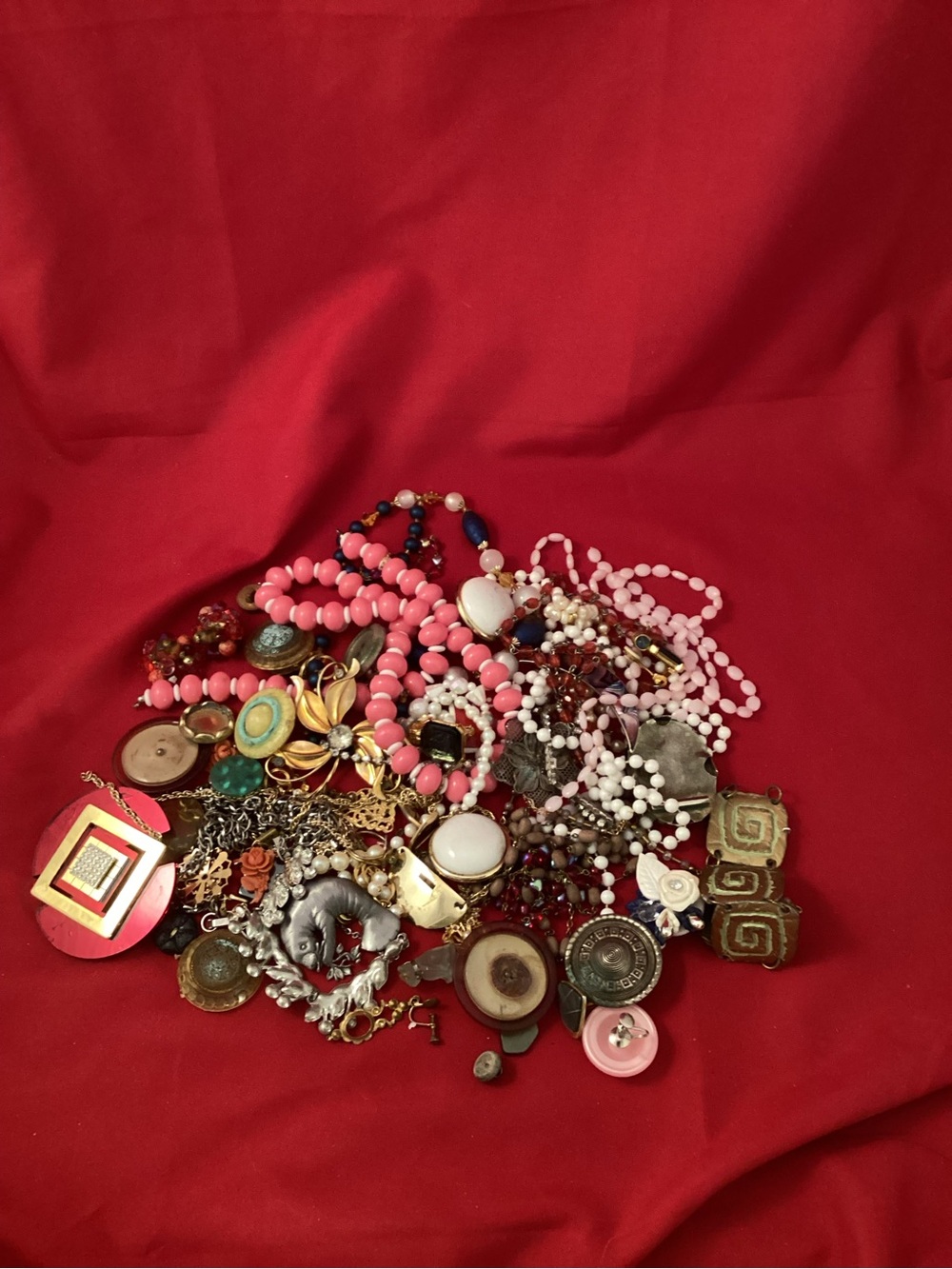 613 grams of vintage broken jewelry for crafting